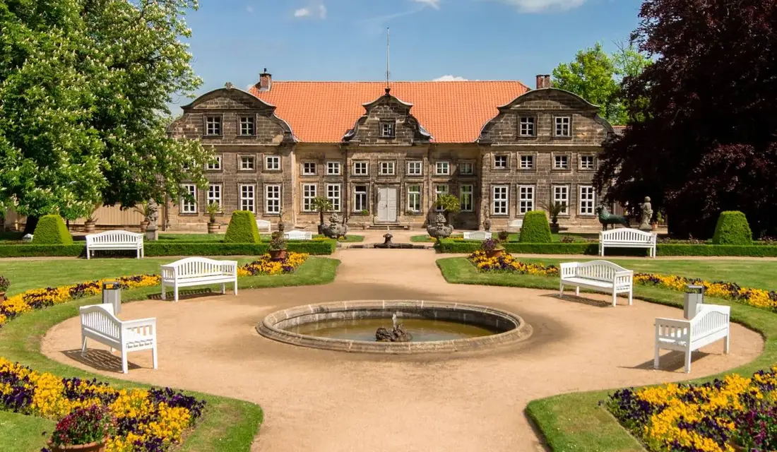 Kleines Schloss mit Barockgarten